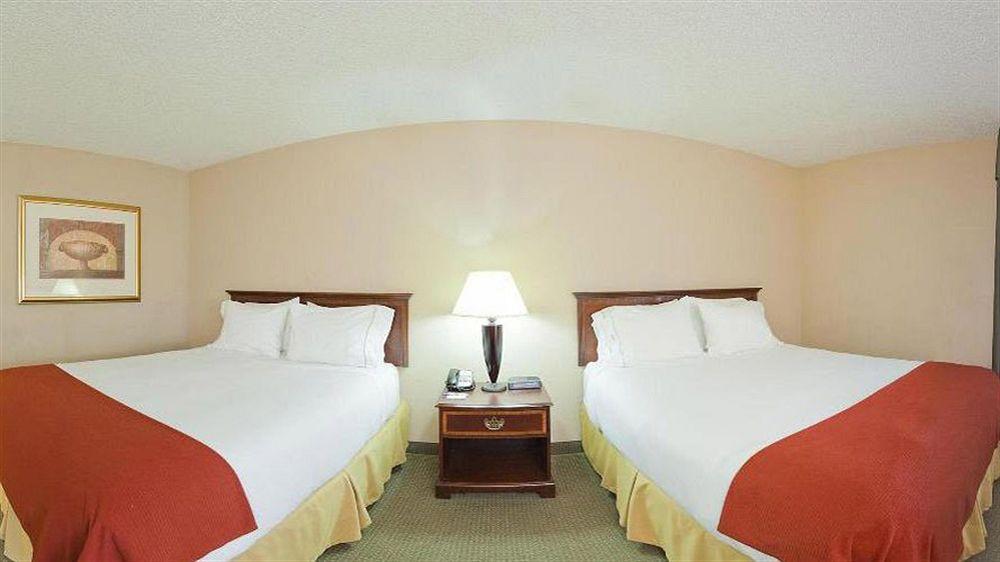 Holiday Inn Express Hotel Kansas City - Bonner Springs By Ihg Zewnętrze zdjęcie