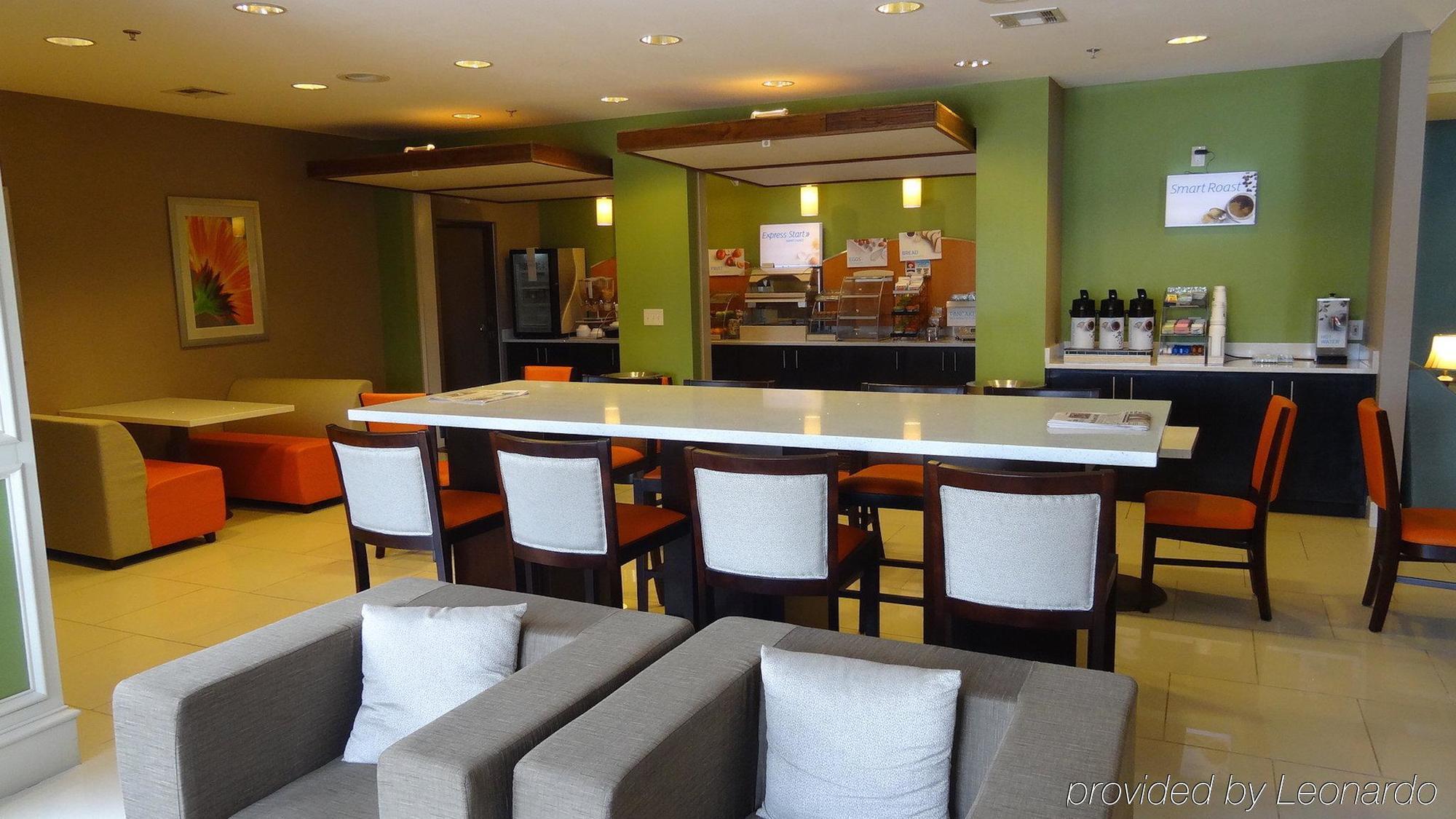 Holiday Inn Express Hotel Kansas City - Bonner Springs By Ihg Zewnętrze zdjęcie