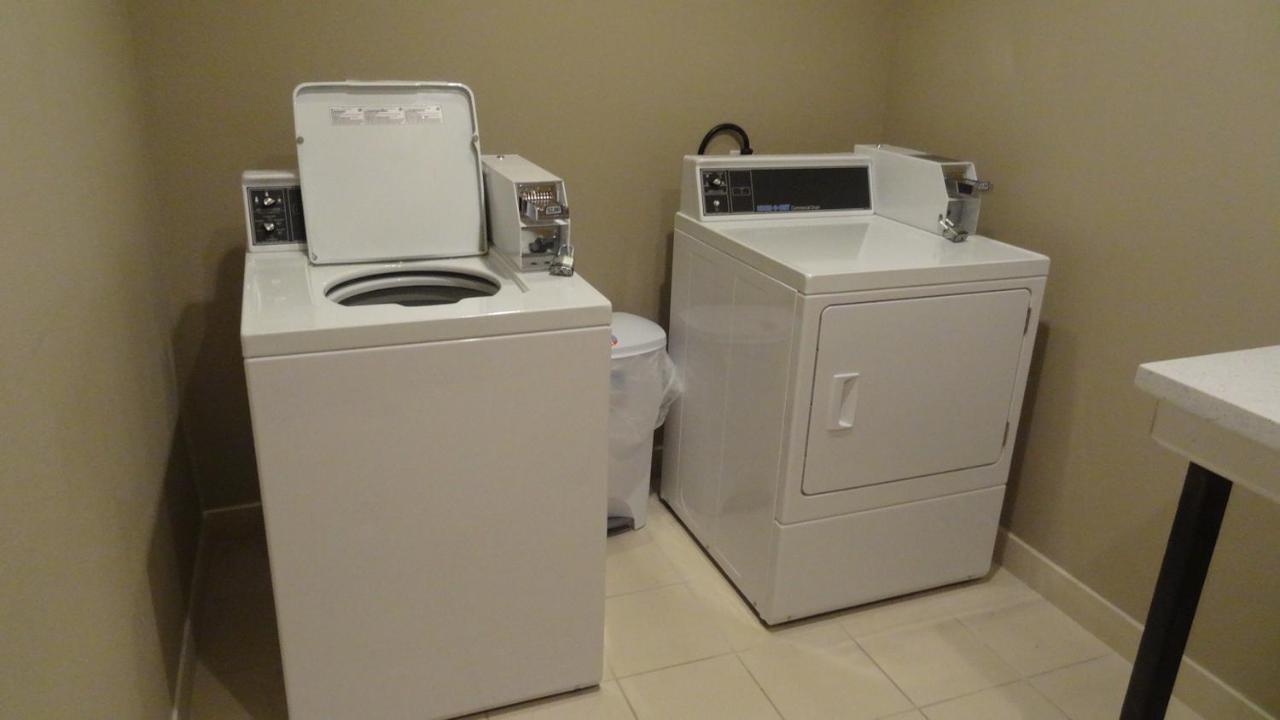 Holiday Inn Express Hotel Kansas City - Bonner Springs By Ihg Zewnętrze zdjęcie