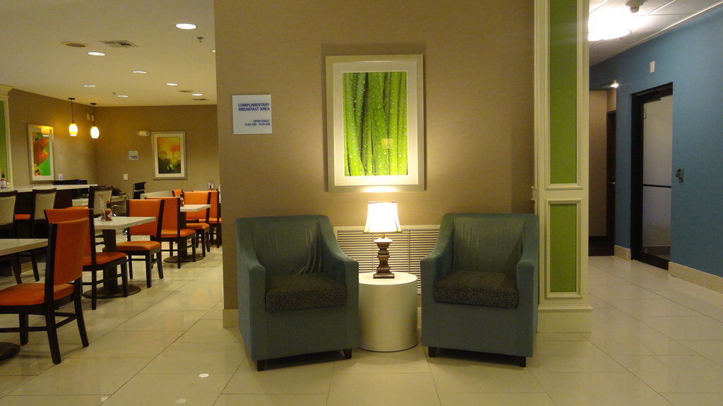 Holiday Inn Express Hotel Kansas City - Bonner Springs By Ihg Zewnętrze zdjęcie
